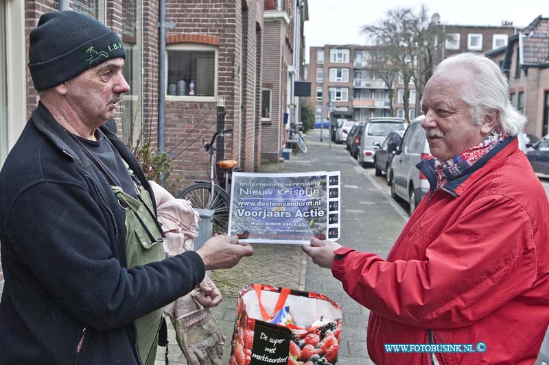 13022307.jpg - FOTOOPDRACHT:Dordrecht:23-02-2013:Prijsuitrijking OVNk en DSVD boodschapentassen aan de Fam. Dekker Sofiastraat 31 en Ernst Casimirstraat 19 Fam. Huizer.Deze digitale foto blijft eigendom van FOTOPERSBURO BUSINK. Wij hanteren de voorwaarden van het N.V.F. en N.V.J. Gebruik van deze foto impliceert dat u bekend bent  en akkoord gaat met deze voorwaarden bij publicatie.EB/ETIENNE BUSINK