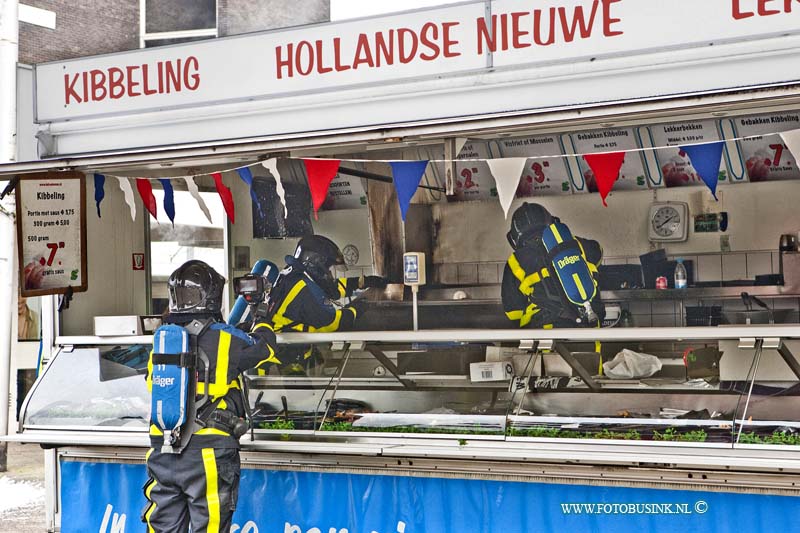 13022309.jpg - FOTOOPDRACHT:Zwijndrecht:23-02-2013:Aan De Kort Ambachtlaan ter hoogte van het winkelcentrum was er Brand in de rijdende Visspecialist de Kaaieman uit Spakenburg. De afzuig installatie was in brand gevolgen de brandweer bluste met een speciaal schuim de brand.Deze digitale foto blijft eigendom van FOTOPERSBURO BUSINK. Wij hanteren de voorwaarden van het N.V.F. en N.V.J. Gebruik van deze foto impliceert dat u bekend bent  en akkoord gaat met deze voorwaarden bij publicatie.EB/ETIENNE BUSINK