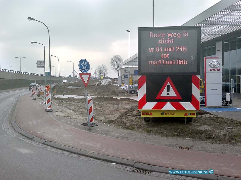 13022802.jpg - FOTOOPDRACHT:Dordrecht:28-02-2013:Laatste dag voor afsluiting van de Mijlweg aanduidings bordDeze digitale foto blijft eigendom van FOTOPERSBURO BUSINK. Wij hanteren de voorwaarden van het N.V.F. en N.V.J. Gebruik van deze foto impliceert dat u bekend bent  en akkoord gaat met deze voorwaarden bij publicatie.EB/ETIENNE BUSINK