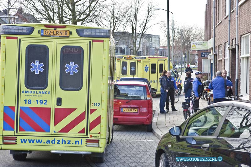 13031401.jpg - FOTOOPDRACHT:Dordrecht:14-03-2013:Net bij een poging zelfdoding geweest op de Jacob Marisstraat oudkrispijn. Slachtoffer is in kritieke toestand naar het ziekenhuis vervoerd.Deze digitale foto blijft eigendom van FOTOPERSBURO BUSINK. Wij hanteren de voorwaarden van het N.V.F. en N.V.J. Gebruik van deze foto impliceert dat u bekend bent  en akkoord gaat met deze voorwaarden bij publicatie.EB/ETIENNE BUSINK