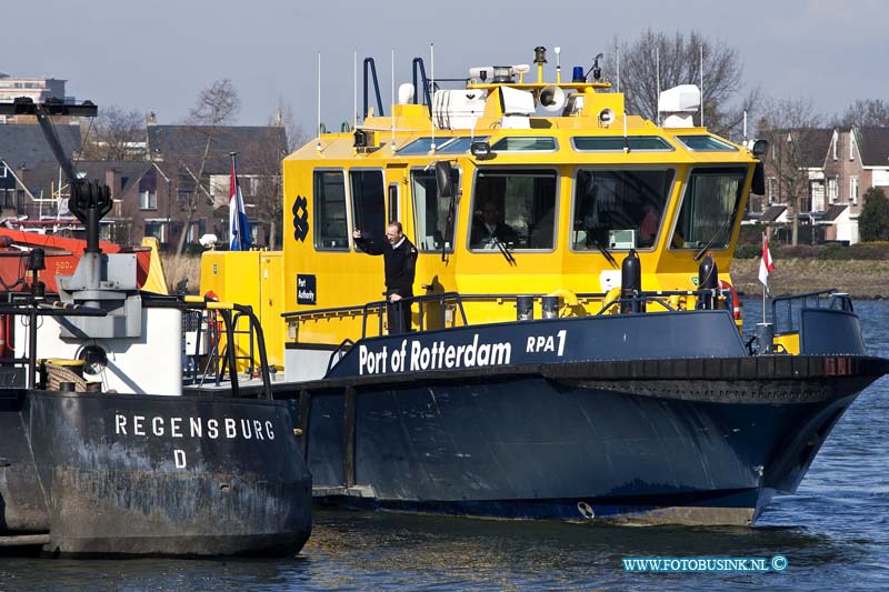 130318015.jpg - FOTOOPDRACHT:Dordrecht:18-03-2013:Dordrecht rivier Kruising de Oude Maas / de Noord / Beneden Merwede patrouilleboot havendienst  De poort of Rotterdam 1 Deze digitale foto blijft eigendom van FOTOPERSBURO BUSINK. Wij hanteren de voorwaarden van het N.V.F. en N.V.J. Gebruik van deze foto impliceert dat u bekend bent  en akkoord gaat met deze voorwaarden bij publicatie.EB/ETIENNE BUSINK