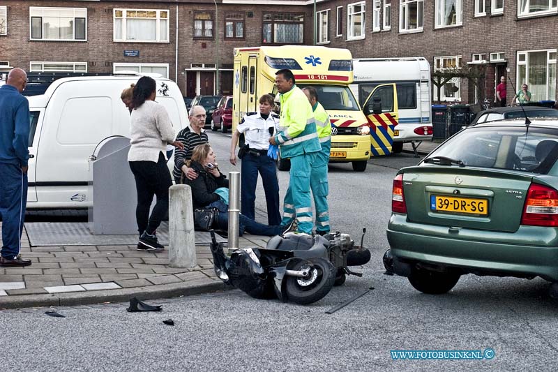 13041404.jpg - FOTOOPDRACHT:Dordrecht:14-04-2013:Dordt Bij een aanrijding tussen een Scooter en Auto op de hoek Matthijs Marisstraat / Weissenbruchstraat te Dordrecht. Is aan het begin van de avond  1 persoon gewond geraakt, zij werd verzorgt door het ambulance personeel. De politie sloot de beide straaten tijdelijk af voor het verkeer.Deze digitale foto blijft eigendom van FOTOPERSBURO BUSINK. Wij hanteren de voorwaarden van het N.V.F. en N.V.J. Gebruik van deze foto impliceert dat u bekend bent  en akkoord gaat met deze voorwaarden bij publicatie.EB/ETIENNE BUSINK