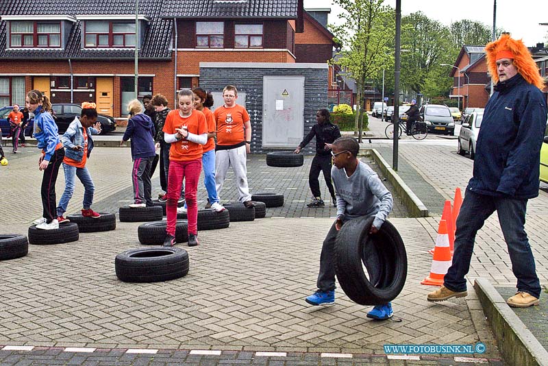 13042602.jpg - FOTOOPDRACHT:Dordrecht:26-04-2013:Kinderen doen mee aan de koningsspelen op school de fontein Oud KrispijnDeze digitale foto blijft eigendom van FOTOPERSBURO BUSINK. Wij hanteren de voorwaarden van het N.V.F. en N.V.J. Gebruik van deze foto impliceert dat u bekend bent  en akkoord gaat met deze voorwaarden bij publicatie.EB/ETIENNE BUSINK