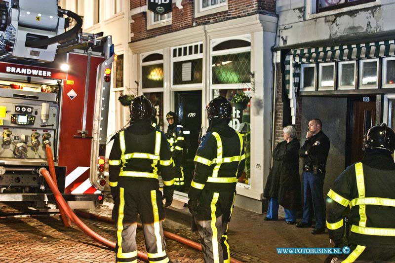 13060401.jpg - FOTOOPDRACHT:Dordrecht:04-06-2013:een brand in het pand van Cafe de Tijd aan de voorstraat 170 te Dordrecht, heeft gisteren avond voor veel schade gezorgt. de brandweer was lange tijd bezig om de brand te blussen. Over de oorzaak van de brand kon men vannacht nog niets melden. De brand woede aan de achterzijde in een woning.Deze digitale foto blijft eigendom van FOTOPERSBURO BUSINK. Wij hanteren de voorwaarden van het N.V.F. en N.V.J. Gebruik van deze foto impliceert dat u bekend bent  en akkoord gaat met deze voorwaarden bij publicatie.EB/ETIENNE BUSINK