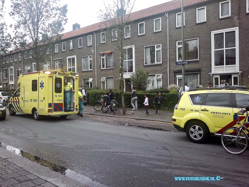 13061301.jpg - FOTOOPDRACHT:Dordrecht:13-06-2013:Dordrecht Op de patersweg is een kindje onwel geworden aan het begin van de avond, er werdt 2 zeikenwagens en trauma helikopter gewaarschuwd, het ambulance personeel nam het kindje voor onderzoek mee naar het ziekenhuis.Deze digitale foto blijft eigendom van FOTOPERSBURO BUSINK. Wij hanteren de voorwaarden van het N.V.F. en N.V.J. Gebruik van deze foto impliceert dat u bekend bent  en akkoord gaat met deze voorwaarden bij publicatie.EB/ETIENNE BUSINK