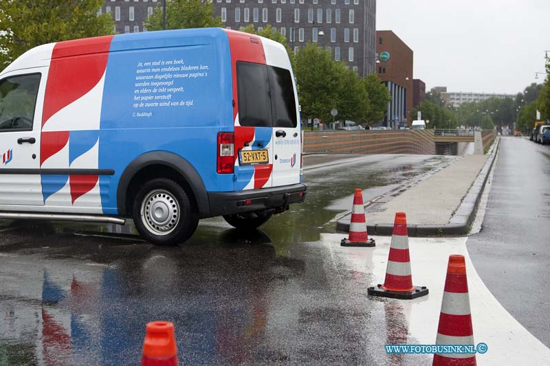 13101305.jpg - FOTOOPDRACHT:dORDRECHT:13-10-2013:Wateroverlast van zondag 13-10-2013 zorgde in de regio ook totoveel overlast, zoals onder het viadukt van de Overkampweg/N3 en de tunnel bij het Albert Schweitzer ziekenhuis locatie Dordwijk aan de Karel Kotsyweg.Deze digitale foto blijft eigendom van FOTOPERSBURO BUSINK. Wij hanteren de voorwaarden van het N.V.F. en N.V.J. Gebruik van deze foto impliceert dat u bekend bent  en akkoord gaat met deze voorwaarden bij publicatie.EB/ETIENNE BUSINK