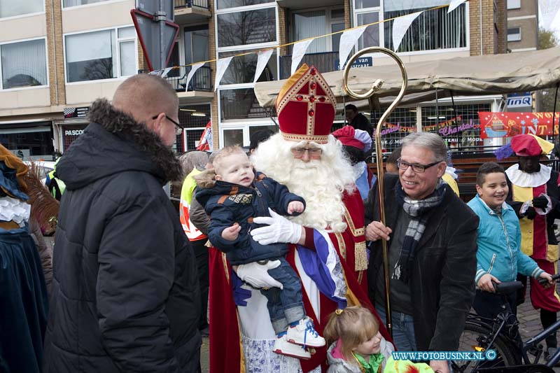 13112305.jpg - FOTOOPDRACHT:Dordrecht:23-11-2013:Dordrecht Paulusplein Sinterklaas en zwarte Piet in Nieuw KrispijnDeze digitale foto blijft eigendom van FOTOPERSBURO BUSINK. Wij hanteren de voorwaarden van het N.V.F. en N.V.J. Gebruik van deze foto impliceert dat u bekend bent  en akkoord gaat met deze voorwaarden bij publicatie.EB/ETIENNE BUSINK