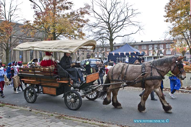 13112306.jpg - FOTOOPDRACHT:Dordrecht:23-11-2013:Dordrecht Paulusplein Sinterklaas en zwarte Piet in Nieuw KrispijnDeze digitale foto blijft eigendom van FOTOPERSBURO BUSINK. Wij hanteren de voorwaarden van het N.V.F. en N.V.J. Gebruik van deze foto impliceert dat u bekend bent  en akkoord gaat met deze voorwaarden bij publicatie.EB/ETIENNE BUSINK