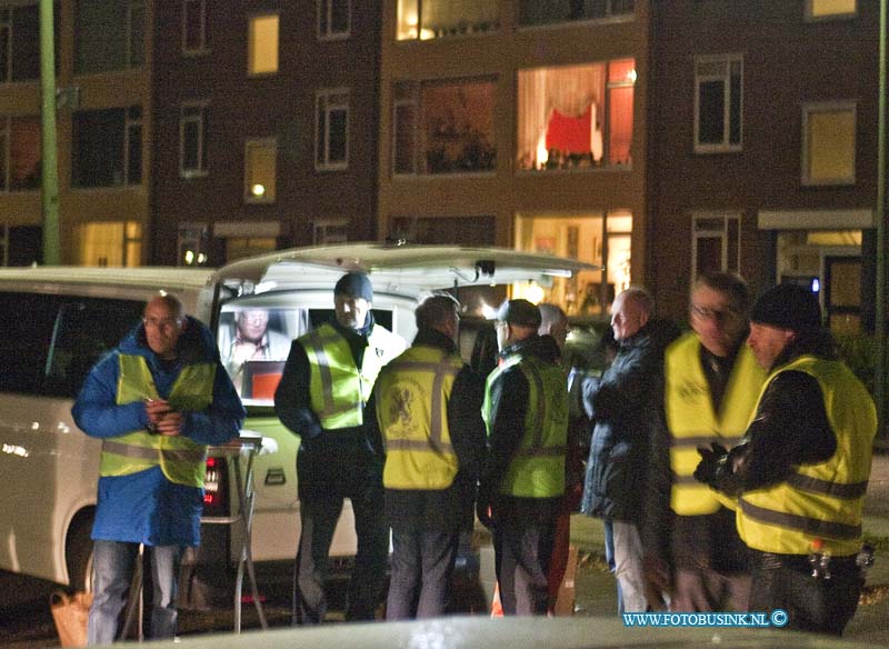 13112603.jpg - FOTOOPDRACHT:Dordrecht:26-11-2013:Politie, Belasting en OM doen Actie: Krispijn op slot. Actie tegen woninginbraak, mobiel banditisme en straatroof. oudkrispijn nieuw krispijn. Deze digitale foto blijft eigendom van FOTOPERSBURO BUSINK. Wij hanteren de voorwaarden van het N.V.F. en N.V.J. Gebruik van deze foto impliceert dat u bekend bent  en akkoord gaat met deze voorwaarden bij publicatie.EB/ETIENNE BUSINK