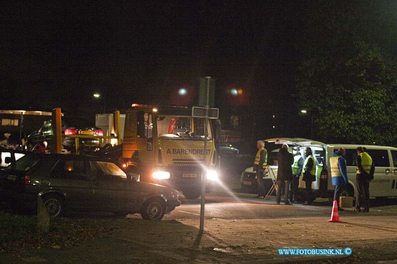 13112604.jpg - FOTOOPDRACHT:Dordrecht:26-11-2013:Politie, Belasting en OM doen Actie: Krispijn op slot. Actie tegen woninginbraak, mobiel banditisme en straatroof. oudkrispijn nieuw krispijn. Deze digitale foto blijft eigendom van FOTOPERSBURO BUSINK. Wij hanteren de voorwaarden van het N.V.F. en N.V.J. Gebruik van deze foto impliceert dat u bekend bent  en akkoord gaat met deze voorwaarden bij publicatie.EB/ETIENNE BUSINK