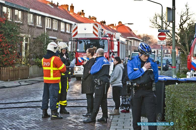 13121002.jpg - FOTOOPDRACHT:Dordrecht:10-12-2013:Dordrecht Voor een brand in de meterkast van een woning in de W.H.Mesdagstraat in Dordrecht heeft de brandweer vanmorgen middel alarm gemaakt, er kwam veel rook uit de woning er waren geen mensen in de woning aanwezig. De brand zorgde wel voor grote schade aan de woning en intrieur. De brandweer blus de brand vrij snel en de bewoonster bleek net een kwartier uit de woning te zijn vertrokken. Deze foto blijft eigendom van FOTOPERSBURO BUSINK. Wij hanteren de voorwaarden van het N.V.F. en N.V.J. Gebruik van deze foto impliceert dat u bekend bent  en akkoord gaat met deze voorwaarden bij publicatie.EB/ETIENNE BUSINK