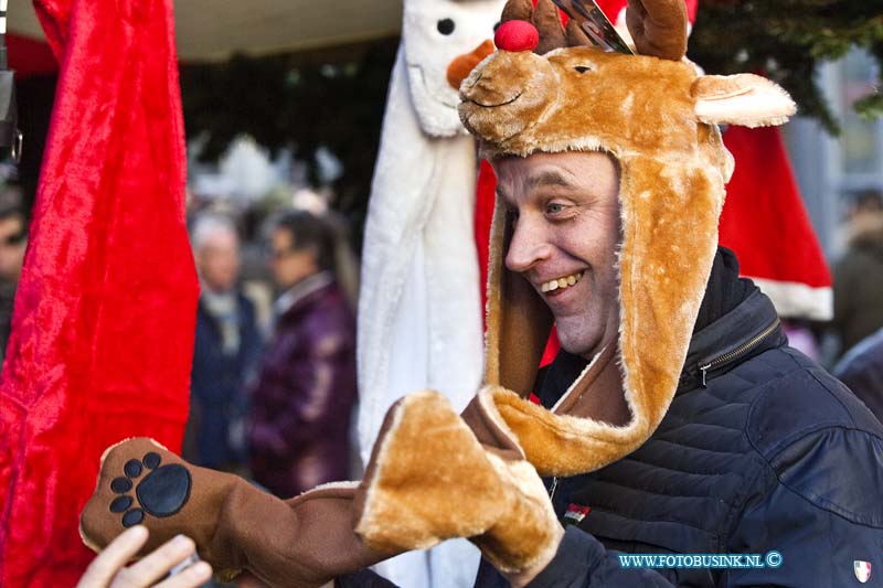 13121401.jpg - FOTOOPDRACHT:Dordrecht:14-12-2013:De Dordtse kerstmarkt en IjsbaanDeze digitale foto blijft eigendom van FOTOPERSBURO BUSINK. Wij hanteren de voorwaarden van het N.V.F. en N.V.J. Gebruik van deze foto impliceert dat u bekend bent  en akkoord gaat met deze voorwaarden bij publicatie.EB/ETIENNE BUSINK