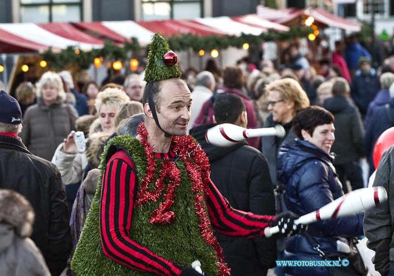 13121403.jpg - FOTOOPDRACHT:Dordrecht:14-12-2013:De Dordtse kerstmarkt en IjsbaanDeze digitale foto blijft eigendom van FOTOPERSBURO BUSINK. Wij hanteren de voorwaarden van het N.V.F. en N.V.J. Gebruik van deze foto impliceert dat u bekend bent  en akkoord gaat met deze voorwaarden bij publicatie.EB/ETIENNE BUSINK