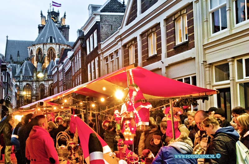 13121408.jpg - FOTOOPDRACHT:Dordrecht:14-12-2013:De Dordtse kerstmarkt en IjsbaanDeze digitale foto blijft eigendom van FOTOPERSBURO BUSINK. Wij hanteren de voorwaarden van het N.V.F. en N.V.J. Gebruik van deze foto impliceert dat u bekend bent  en akkoord gaat met deze voorwaarden bij publicatie.EB/ETIENNE BUSINK