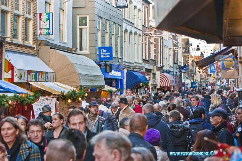 13121409.jpg - FOTOOPDRACHT:Dordrecht:14-12-2013:De Dordtse kerstmarkt en IjsbaanDeze digitale foto blijft eigendom van FOTOPERSBURO BUSINK. Wij hanteren de voorwaarden van het N.V.F. en N.V.J. Gebruik van deze foto impliceert dat u bekend bent  en akkoord gaat met deze voorwaarden bij publicatie.EB/ETIENNE BUSINK