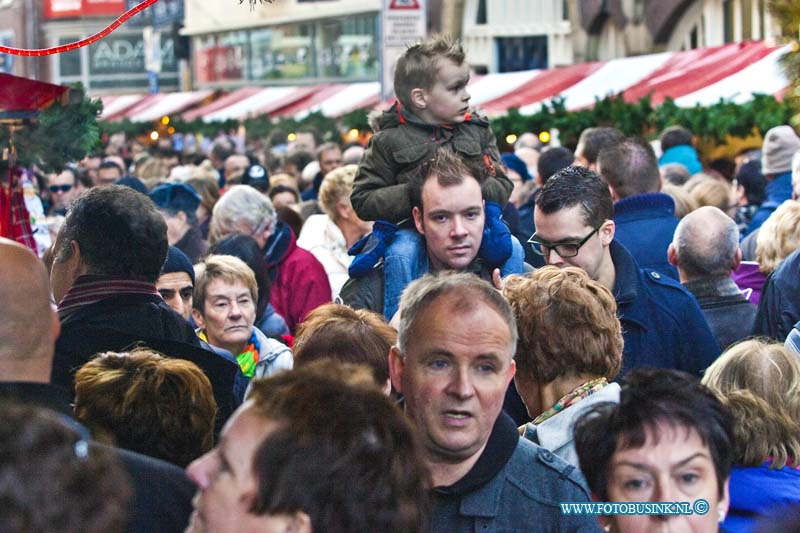 131214110.jpg - FOTOOPDRACHT:Dordrecht:14-12-2013:De Dordtse kerstmarkt en IjsbaanDeze digitale foto blijft eigendom van FOTOPERSBURO BUSINK. Wij hanteren de voorwaarden van het N.V.F. en N.V.J. Gebruik van deze foto impliceert dat u bekend bent  en akkoord gaat met deze voorwaarden bij publicatie.EB/ETIENNE BUSINK