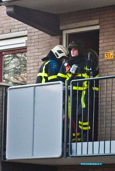 13122903.jpg - FOTOOPDRACHT:Dordrecht:29-12-2013Een brand in en buiten de woning aan het Boris Pastenakerf in de wijk stadspolders heeft grote schade aangericht bij en in de woning, de brandweer heeft middel alarm gemaakt, en kreeg bij stand van de brandweer papendrecht. De brandweer kon de hond uit de woning redden. Deze digitale foto blijft eigendom van FOTOPERSBURO BUSINK. Wij hanteren de voorwaarden van het N.V.F. en N.V.J. Gebruik van deze foto impliceert dat u bekend bent  en akkoord gaat met deze voorwaarden bij publicatie.EB/ETIENNE BUSINK