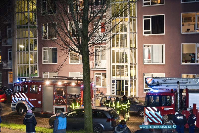 14012201.jpg - FOTOOPDRACHT:Dordrecht:22-01-2014:In een flat aan de Noordendijk te Dordrecht heeft vanavond laat een brand gewoed. De brandweer rukte met 3 bardnweerwagens uit ook de OVD kwam ter plaatse. De brand werd geblust en na een uurtje konde de bewoners terug naar hun flatwoningen. De politie stelt een onderzoek in naar de brand die in de hal van de flat geweest is.Deze digitale foto blijft eigendom van FOTOPERSBURO BUSINK. Wij hanteren de voorwaarden van het N.V.F. en N.V.J. Gebruik van deze foto impliceert dat u bekend bent  en akkoord gaat met deze voorwaarden bij publicatie.EB/ETIENNE BUSINK