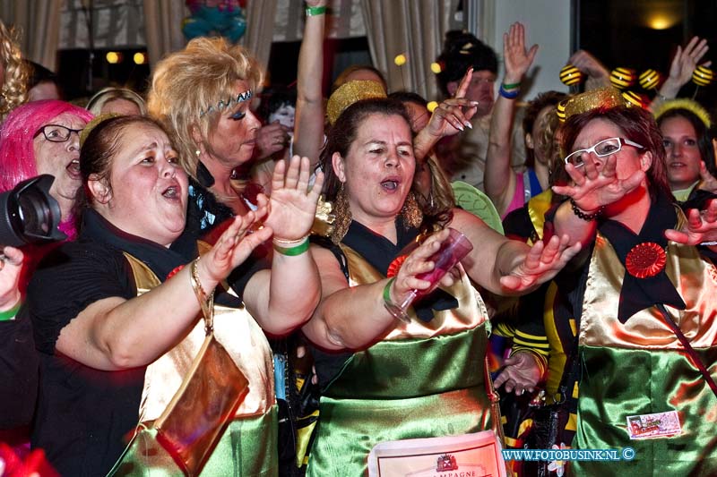 14030113.jpg - FOTOOPDRACHT::2014:Dordts carnavals avond het KOEIENBAL in het Wantijpaviljoen, met als grote gast Peter Beense.Deze digitale foto blijft eigendom van FOTOPERSBURO BUSINK. Wij hanteren de voorwaarden van het N.V.F. en N.V.J. Gebruik van deze foto impliceert dat u bekend bent  en akkoord gaat met deze voorwaarden bij publicatie.EB/ETIENNE BUSINK