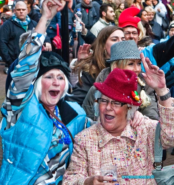 14030116.jpg - FOTOOPDRACHT:Dordrecht:01-03-2014:Slot van de Carnaval optocht in de Waag in Dordrecht, met Diverse zangers en de prijsuitrijkingDeze digitale foto blijft eigendom van FOTOPERSBURO BUSINK. Wij hanteren de voorwaarden van het N.V.F. en N.V.J. Gebruik van deze foto impliceert dat u bekend bent  en akkoord gaat met deze voorwaarden bij publicatie.EB/ETIENNE BUSINK