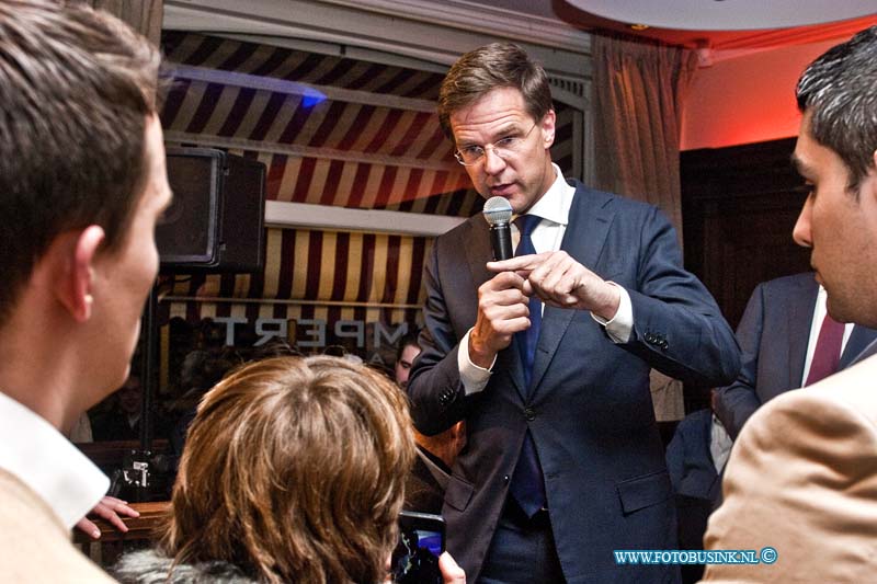 14031103.jpg - FOTOOPDRACHT:Dordrecht:11-03-2014:Grand Café Crimpert Salm Mark Rutte VVD voorman en minister-president in gesprek met Inwoners van de Drechtsteden. Gemeente verkiezingen.Deze digitale foto blijft eigendom van FOTOPERSBURO BUSINK. Wij hanteren de voorwaarden van het N.V.F. en N.V.J. Gebruik van deze foto impliceert dat u bekend bent  en akkoord gaat met deze voorwaarden bij publicatie.EB/ETIENNE BUSINK