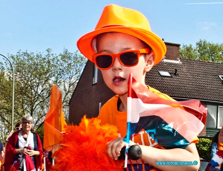 14042606.jpg - FOTOOPDRACHT:Dordrecht:26-04-2014:Koningsdag in Dordrecht de versierde kinderfietsen optocht van DubbeldamDeze digitale foto blijft eigendom van FOTOPERSBURO BUSINK. Wij hanteren de voorwaarden van het N.V.F. en N.V.J. Gebruik van deze foto impliceert dat u bekend bent  en akkoord gaat met deze voorwaarden bij publicatie.EB/ETIENNE BUSINK