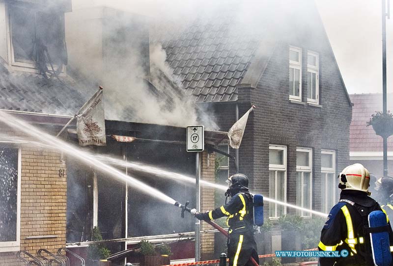 14052605.jpg - FOTOOPDRACHT:Heerjaarsdam:26-05-2014:Bij een zeer grote brand in een Bakkerij in de Dorpsstraat 81 te Heerjaarsdam is het pand compleet uitgebrand.Zowel de winkel als de bakkerij zelf stonden in brand. Brandweer korpsen uit de regio Zuid Holland verleende assisentie. Zover bekend zijn er geen gewonden gevallen bij deze brand.Deze digitale foto blijft eigendom van FOTOPERSBURO BUSINK. Wij hanteren de voorwaarden van het N.V.F. en N.V.J. Gebruik van deze foto impliceert dat u bekend bent  en akkoord gaat met deze voorwaarden bij publicatie.EB/ETIENNE BUSINK