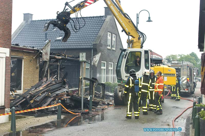 14052611.jpg - FOTOOPDRACHT:Heerjaarsdam:26-05-2014:Foto: Enkelen uur na de brand was er niets meer over van de bakkerij.Bij een zeer grote brand in een Bakkerij in de Dorpsstraat 81 te Heerjaarsdam is het pand compleet uitgebrand.Zowel de winkel als de bakkerij zelf stonden in brand. Brandweer korpsen uit de regio Zuid Holland verleende assisentie. Zover bekend zijn er geen gewonden gevallen bij deze brand.Deze digitale foto blijft eigendom van FOTOPERSBURO BUSINK. Wij hanteren de voorwaarden van het N.V.F. en N.V.J. Gebruik van deze foto impliceert dat u bekend bent  en akkoord gaat met deze voorwaarden bij publicatie.EB/ETIENNE BUSINK