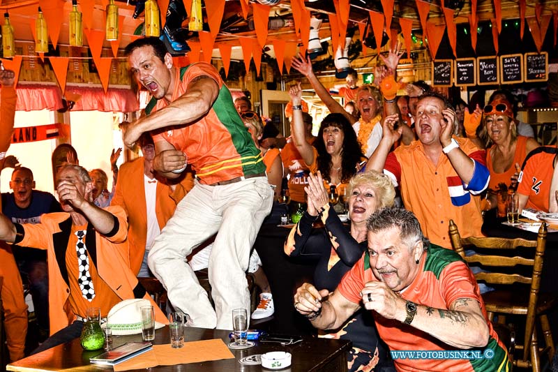 14062901.jpg - FOTOOPDRACHT:Dordrecht:23-06-2014:Nederland wint wedstrijd tegen Mexico bij berry"sDeze digitale foto blijft eigendom van FOTOPERSBURO BUSINK. Wij hanteren de voorwaarden van het N.V.F. en N.V.J. Gebruik van deze foto impliceert dat u bekend bent  en akkoord gaat met deze voorwaarden bij publicatie.EB/ETIENNE BUSINK