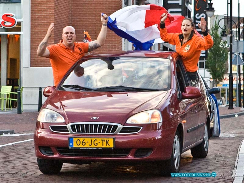 14062905.jpg - FOTOOPDRACHT:Dordrecht:2014:Nederland wint tegen Mexico met 2-1Deze digitale foto blijft eigendom van FOTOPERSBURO BUSINK. Wij hanteren de voorwaarden van het N.V.F. en N.V.J. Gebruik van deze foto impliceert dat u bekend bent  en akkoord gaat met deze voorwaarden bij publicatie.EB/ETIENNE BUSINK