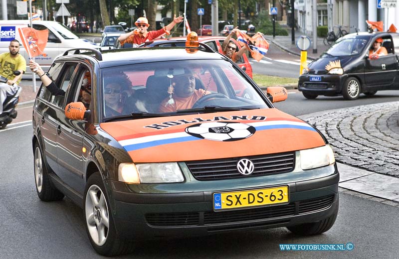 14062907.jpg - FOTOOPDRACHT:Dordrecht:2014:Nederland wint tegen Mexico met 2-1Deze digitale foto blijft eigendom van FOTOPERSBURO BUSINK. Wij hanteren de voorwaarden van het N.V.F. en N.V.J. Gebruik van deze foto impliceert dat u bekend bent  en akkoord gaat met deze voorwaarden bij publicatie.EB/ETIENNE BUSINK