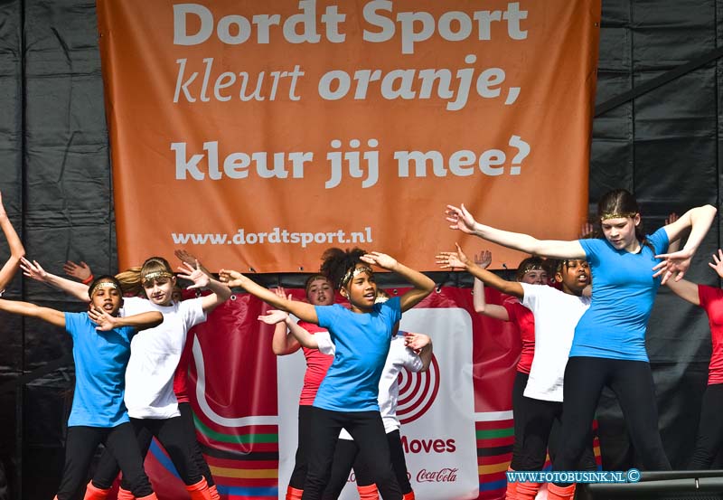 15041001.jpg - FOTOOPDRACHT:Dordrecht:10-04-2015:DORDTRECHT - Vrijdag 10 april 2015 is bekend geworden dat de John F Kennedy School hun dansje en zang mag geven tijdens de Koningsspelen 2015. Ze mogen optreden voor de Koning en zijn gezin tijdens de eerste Koningsdag 2015 in Dordrecht. Ze zijn uitgekozen uit 35 Dordtse basisscholen.Deze digitale foto blijft eigendom van FOTOPERSBURO BUSINK. Wij hanteren de voorwaarden van het N.V.F. en N.V.J. Gebruik van deze foto impliceert dat u bekend bent  en akkoord gaat met deze voorwaarden bij publicatie.EB/ETIENNE BUSINK