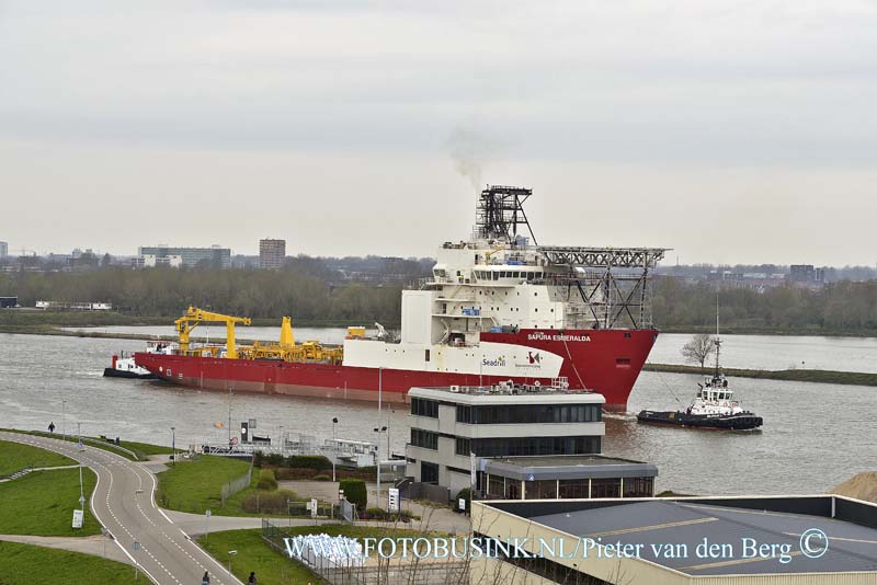 15041112.jpg - FOTOOPDRACHT:Hendrik Ido Ambacht:11-04-2015:Zaterdag 11 april 2015 passeerde het nieuwbouw schip de Sapura Esmeralda via rivier de Noord. Het schip afkomstig van IHC Merwede in Sliedrecht was op weg naar Rotterdam.Deze digitale foto blijft eigendom van FOTOPERSBURO BUSINK. Wij hanteren de voorwaarden van het N.V.F. en N.V.J. Gebruik van deze foto impliceert dat u bekend bent  en akkoord gaat met deze voorwaarden bij publicatie.EB/ETIENNE BUSINK