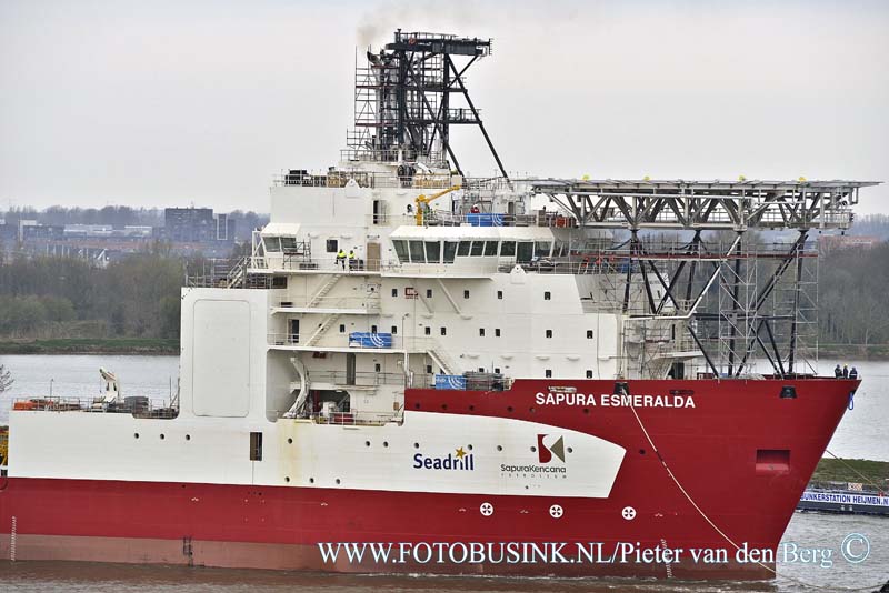 15041113.jpg - FOTOOPDRACHT:Hendrik Ido Ambacht:11-04-2015:Zaterdag 11 april 2015 passeerde het nieuwbouw schip de Sapura Esmeralda via rivier de Noord. Het schip afkomstig van IHC Merwede in Sliedrecht was op weg naar Rotterdam.Deze digitale foto blijft eigendom van FOTOPERSBURO BUSINK. Wij hanteren de voorwaarden van het N.V.F. en N.V.J. Gebruik van deze foto impliceert dat u bekend bent  en akkoord gaat met deze voorwaarden bij publicatie.EB/ETIENNE BUSINK