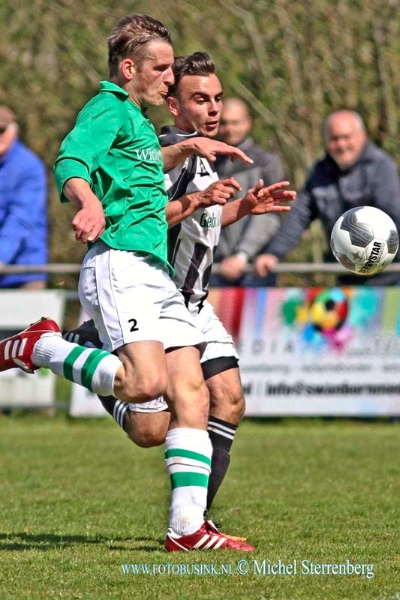 15041201.jpg - FOTOOPDRACHT:Dordrecht:12-04-2015:DORDRECHT - 12 April 2015 Dubbeldam tegen Bavel zondag derde klasse B. Sportpark Schenkeldijk.Deze digitale foto blijft eigendom van FOTOPERSBURO BUSINK. Wij hanteren de voorwaarden van het N.V.F. en N.V.J. Gebruik van deze foto impliceert dat u bekend bent  en akkoord gaat met deze voorwaarden bij publicatie.EB/ETIENNE BUSINK