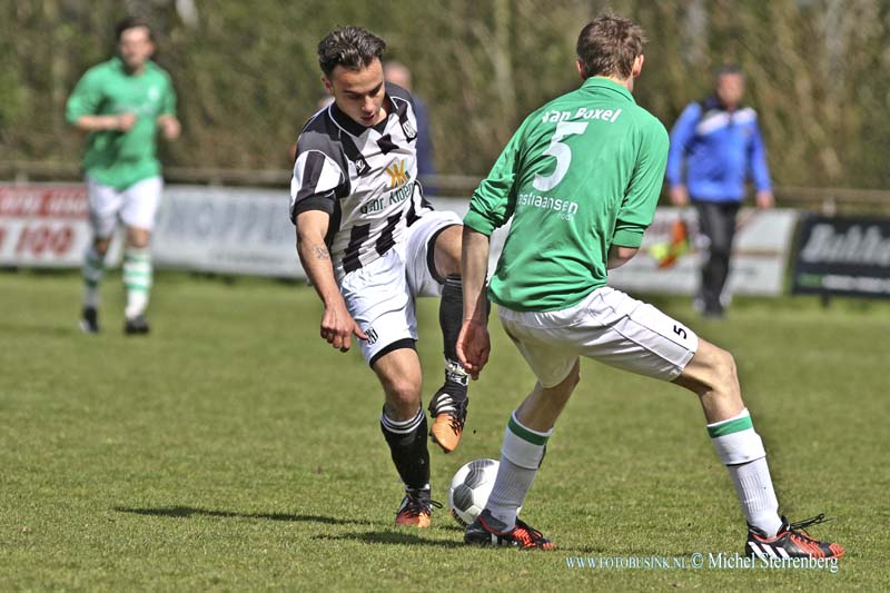 15041203.jpg - FOTOOPDRACHT:Dordrecht:12-04-2015:DORDRECHT - 12 April 2015 Dubbeldam tegen Bavel zondag derde klasse B. Sportpark Schenkeldijk.Deze digitale foto blijft eigendom van FOTOPERSBURO BUSINK. Wij hanteren de voorwaarden van het N.V.F. en N.V.J. Gebruik van deze foto impliceert dat u bekend bent  en akkoord gaat met deze voorwaarden bij publicatie.EB/ETIENNE BUSINK