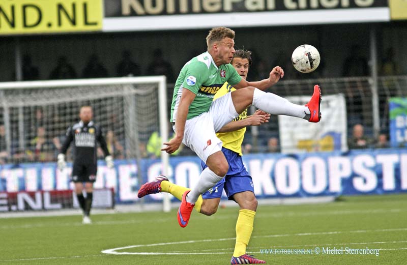 15042601.jpg - Dordrecht:26-04-2015:DORDRECHT - 26- april 2015 Sportpark Krommedijk  FC Dordrecht tegen Cambuur Leeuwarden. De Friezen bleven in Dordrecht op 0-0 steken en blijven negende. Voor FC Dordrecht stond alleen nog de eer op het spel.  Deze digitale foto blijft eigendom van FOTOPERSBURO BUSINK. Wij hanteren de voorwaarden van het N.V.F. en N.V.J. Gebruik van deze foto impliceert dat u bekend bent  en akkoord gaat met deze voorwaarden bij publicatie.EB/ETIENNE BUSINK