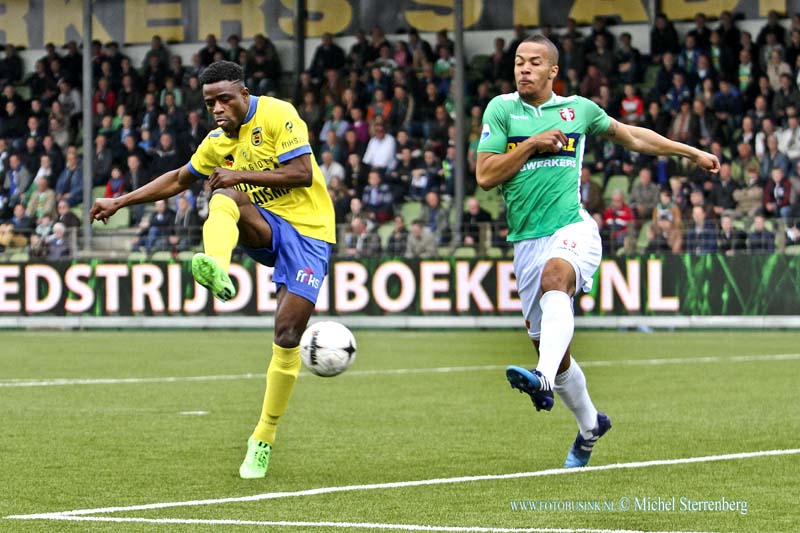 15042602.jpg - Dordrecht:26-04-2015:DORDRECHT - 26- april 2015 Sportpark Krommedijk  FC Dordrecht tegen Cambuur Leeuwarden. De Friezen bleven in Dordrecht op 0-0 steken en blijven negende. Voor FC Dordrecht stond alleen nog de eer op het spel.  Deze digitale foto blijft eigendom van FOTOPERSBURO BUSINK. Wij hanteren de voorwaarden van het N.V.F. en N.V.J. Gebruik van deze foto impliceert dat u bekend bent  en akkoord gaat met deze voorwaarden bij publicatie.EB/ETIENNE BUSINK