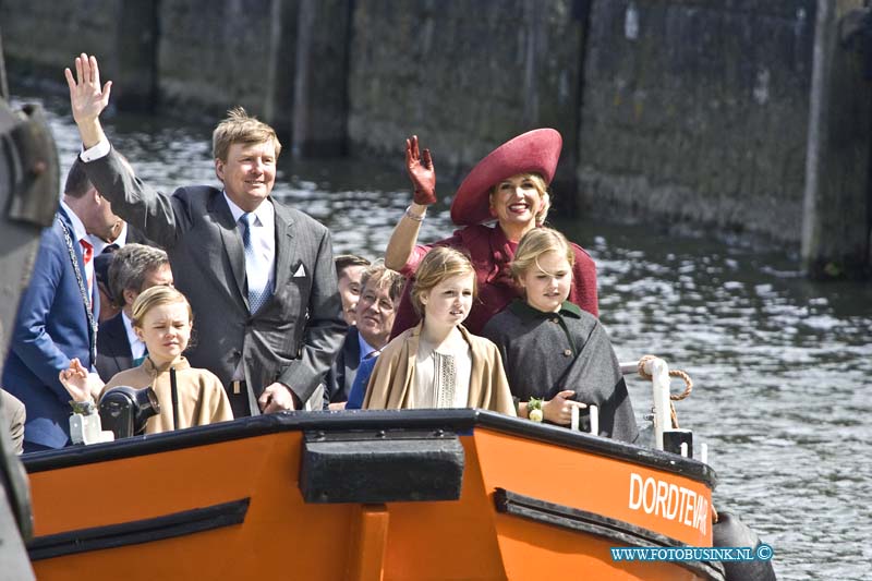 15042705.jpg - Dordrecht:27-04-2015:Dordrecht - 27-april 2015 Eerste-koningsdag-nieuwe-stijl bezoeken Zijne Majesteit Koning Willem-Alexander en Koningin Máxima met hun drie dochters, Prinses Catharina-Amalia (de Prinses van Oranje), Prinses Alexia en Prinses Ariane Dordrecht. ( Foto: Vaarroute over de Wolwevershaven  Nieuwe Haven )  Deze digitale foto blijft eigendom van FOTOPERSBURO BUSINK. Wij hanteren de voorwaarden van het N.V.F. en N.V.J. Gebruik van deze foto impliceert dat u bekend bent  en akkoord gaat met deze voorwaarden bij publicatie.EB/ETIENNE BUSINK