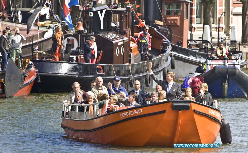 15042706.jpg - Dordrecht - 27-april 2015 Eerste-koningsdag-nieuwe-stijl bezoeken Zijne Majesteit Koning Willem-Alexander en Koningin Máxima met hun drie dochters, Prinses Catharina-Amalia (de Prinses van Oranje), Prinses Alexia en Prinses Ariane Dordrecht. ( Foto: Vaarroute over de Wolwevershaven  Nieuwe Haven ) NOVUM COPYRIGHT ETIENNE BUSINK