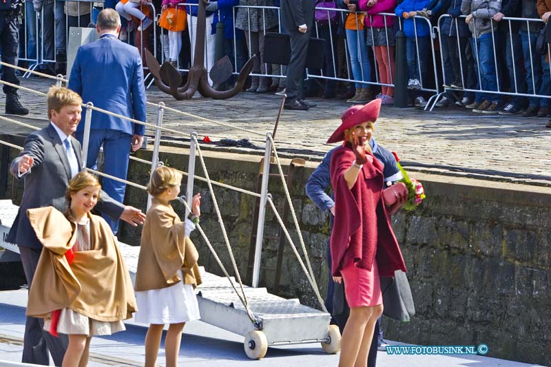 15042707.jpg - Dordrecht - 27-april 2015 Eerste-koningsdag-nieuwe-stijl bezoeken Zijne Majesteit Koning Willem-Alexander en Koningin Máxima met hun drie dochters, Prinses Catharina-Amalia (de Prinses van Oranje), Prinses Alexia en Prinses Ariane Dordrecht. ( Foto: Vaarroute over de Wolwevershaven  Nieuwe Haven ) NOVUM COPYRIGHT ETIENNE BUSINK