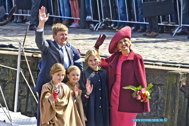 15042710.jpg - Dordrecht:27-04-2015:Dordrecht - 27-april 2015 Eerste-koningsdag-nieuwe-stijl bezoeken Zijne Majesteit Koning Willem-Alexander en Koningin Máxima met hun drie dochters, Prinses Catharina-Amalia (de Prinses van Oranje), Prinses Alexia en Prinses Ariane Dordrecht. ( Foto: Vaarroute over de Wolwevershaven  Nieuwe Haven )  Deze digitale foto blijft eigendom van FOTOPERSBURO BUSINK. Wij hanteren de voorwaarden van het N.V.F. en N.V.J. Gebruik van deze foto impliceert dat u bekend bent  en akkoord gaat met deze voorwaarden bij publicatie.EB/ETIENNE BUSINK