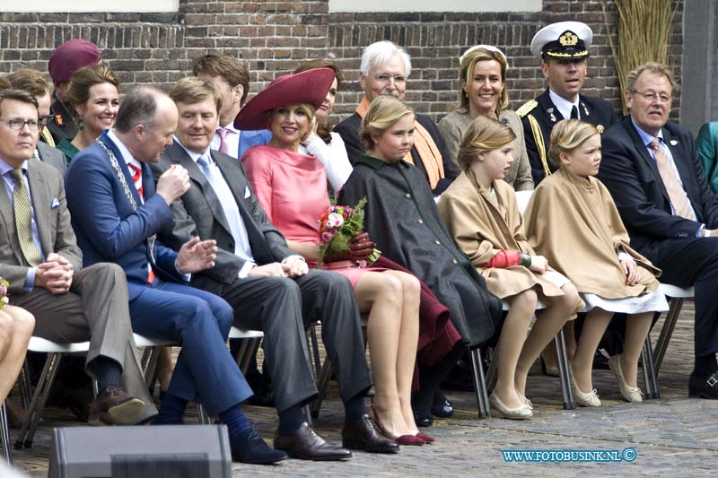 15042712.jpg - Dordrecht - 27-april 2015 Eerste-koningsdag-nieuwe-stijl bezoeken Zijne Majesteit Koning Willem-Alexander en Koningin Máxima met hun drie dochters, Prinses Catharina-Amalia (de Prinses van Oranje), Prinses Alexia en Prinses Ariane Dordrecht. ( Foto: Opening Het HOF van NEDERLAND )NOVUM COPYRIGHT ETIENNE BUSINK