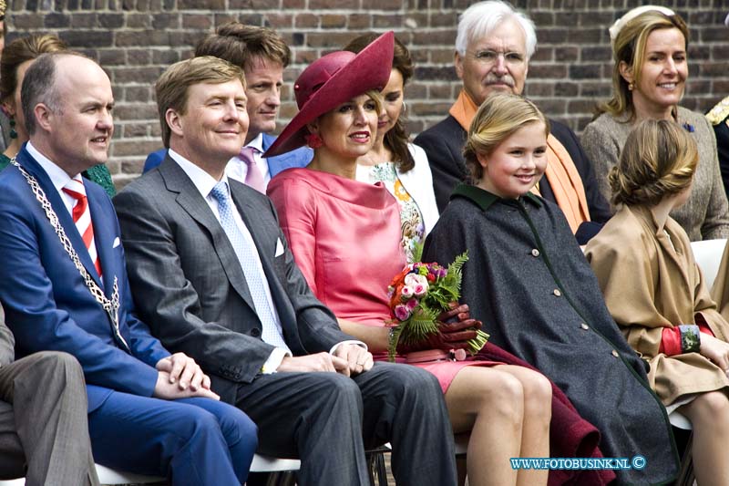 15042713.jpg - Dordrecht:27-04-2015:Dordrecht - 27-april 2015 Eerste-koningsdag-nieuwe-stijl bezoeken Zijne Majesteit Koning Willem-Alexander en Koningin Máxima met hun drie dochters, Prinses Catharina-Amalia (de Prinses van Oranje), Prinses Alexia en Prinses Ariane Dordrecht. ( Foto: Opening Het HOF van NEDERLAND )Deze digitale foto blijft eigendom van FOTOPERSBURO BUSINK. Wij hanteren de voorwaarden van het N.V.F. en N.V.J. Gebruik van deze foto impliceert dat u bekend bent  en akkoord gaat met deze voorwaarden bij publicatie.EB/ETIENNE BUSINK