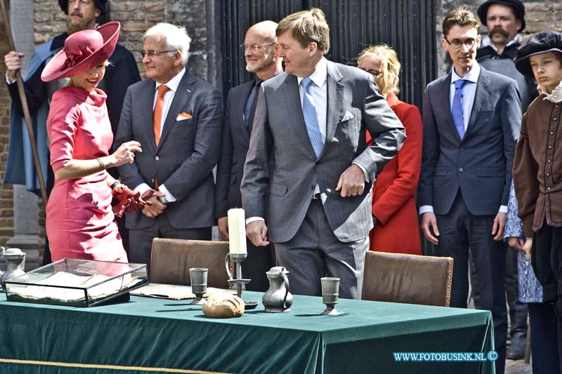 15042716.jpg - Dordrecht - 27-april 2015 Eerste-koningsdag-nieuwe-stijl bezoeken Zijne Majesteit Koning Willem-Alexander en Koningin Máxima met hun drie dochters, Prinses Catharina-Amalia (de Prinses van Oranje), Prinses Alexia en Prinses Ariane Dordrecht. ( Foto: Opening Het HOF van NEDERLAND )NOVUM COPYRIGHT ETIENNE BUSINK