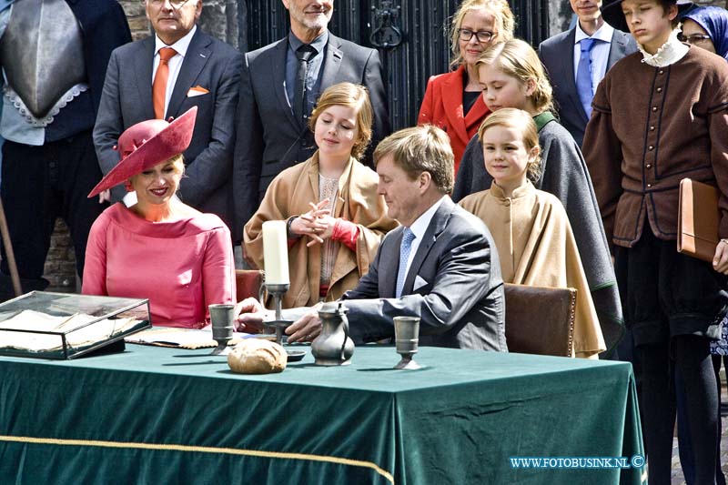 15042717.jpg - Dordrecht:27-04-2015:Dordrecht - 27-april 2015 Eerste-koningsdag-nieuwe-stijl bezoeken Zijne Majesteit Koning Willem-Alexander en Koningin Máxima met hun drie dochters, Prinses Catharina-Amalia (de Prinses van Oranje), Prinses Alexia en Prinses Ariane Dordrecht. ( Foto: Opening Het HOF van NEDERLAND )Deze digitale foto blijft eigendom van FOTOPERSBURO BUSINK. Wij hanteren de voorwaarden van het N.V.F. en N.V.J. Gebruik van deze foto impliceert dat u bekend bent  en akkoord gaat met deze voorwaarden bij publicatie.EB/ETIENNE BUSINK