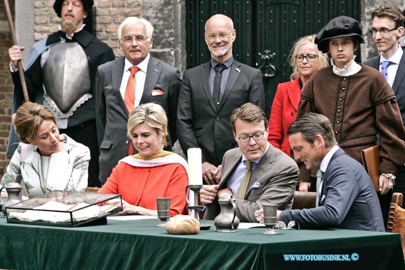 15042718.jpg - Dordrecht - 27-april 2015 Eerste-koningsdag-nieuwe-stijl bezoeken Zijne Majesteit Koning Willem-Alexander en Koningin Máxima met hun drie dochters, Prinses Catharina-Amalia (de Prinses van Oranje), Prinses Alexia en Prinses Ariane Dordrecht. ( Foto: Opening Het HOF van NEDERLAND )NOVUM COPYRIGHT ETIENNE BUSINK