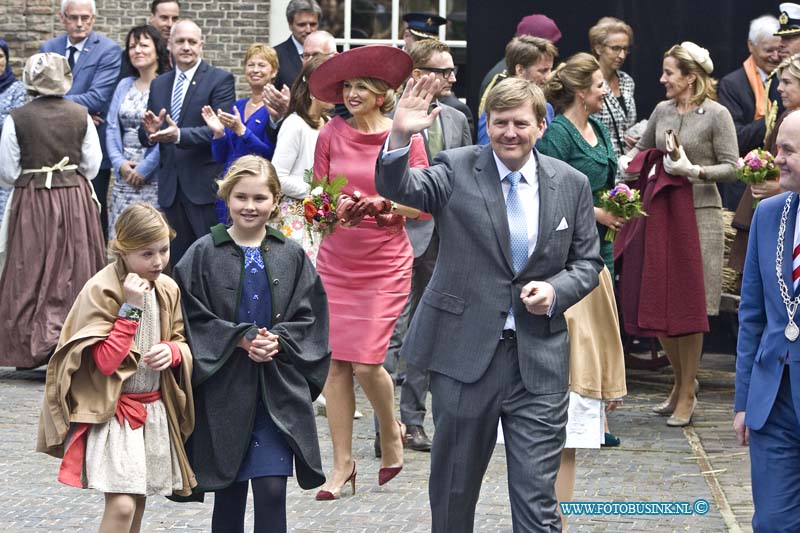 15042721.jpg - Dordrecht:27-04-2015:Dordrecht - 27-april 2015 Eerste-koningsdag-nieuwe-stijl bezoeken Zijne Majesteit Koning Willem-Alexander en Koningin Máxima met hun drie dochters, Prinses Catharina-Amalia (de Prinses van Oranje), Prinses Alexia en Prinses Ariane Dordrecht. ( Foto: Opening Het HOF van NEDERLAND )Deze digitale foto blijft eigendom van FOTOPERSBURO BUSINK. Wij hanteren de voorwaarden van het N.V.F. en N.V.J. Gebruik van deze foto impliceert dat u bekend bent  en akkoord gaat met deze voorwaarden bij publicatie.EB/ETIENNE BUSINK