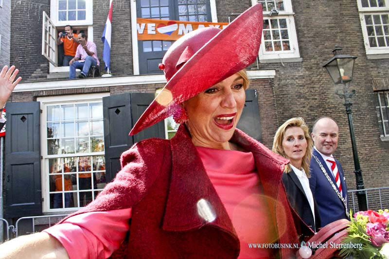 15042722.jpg - Dordrecht - 27-april 2015 Eerste-koningsdag-nieuwe-stijl bezoeken Zijne Majesteit Koning Willem-Alexander en Koningin Máxima met hun drie dochters, Prinses Catharina-Amalia (de Prinses van Oranje), Prinses Alexia en Prinses Ariane Dordrecht. ( Foto: Vaarroute over de Nieuwe Haven ) NOVUM COPYRIGHT ETIENNE BUSINK