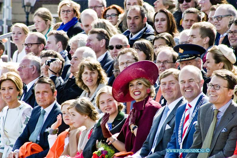 15042728.jpg - Dordrecht:27-04-2015:Dordrecht - 27-april 2015 Eerste-koningsdag-nieuwe-stijl bezoeken Zijne Majesteit Koning Willem-Alexander en Koningin Máxima met hun drie dochters, Prinses Catharina-Amalia (de Prinses van Oranje), Prinses Alexia en Prinses Ariane Dordrecht. ( Foto: De Grande Parade op het Drierivierenpunt- Groot-hoofd)  Deze digitale foto blijft eigendom van FOTOPERSBURO BUSINK. Wij hanteren de voorwaarden van het N.V.F. en N.V.J. Gebruik van deze foto impliceert dat u bekend bent  en akkoord gaat met deze voorwaarden bij publicatie.EB/ETIENNE BUSINK